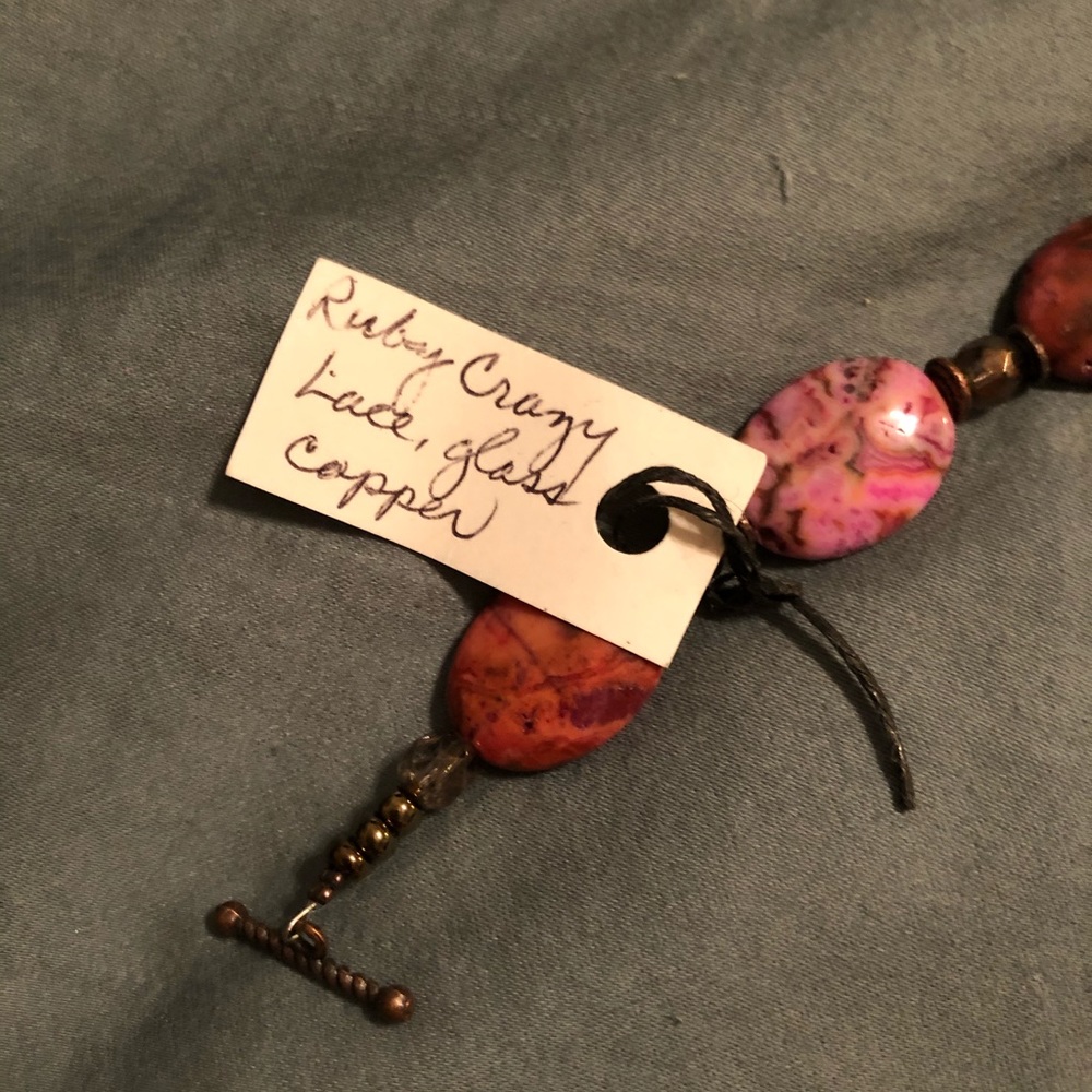 Ruby colored bracelet - Picture 3 of 4